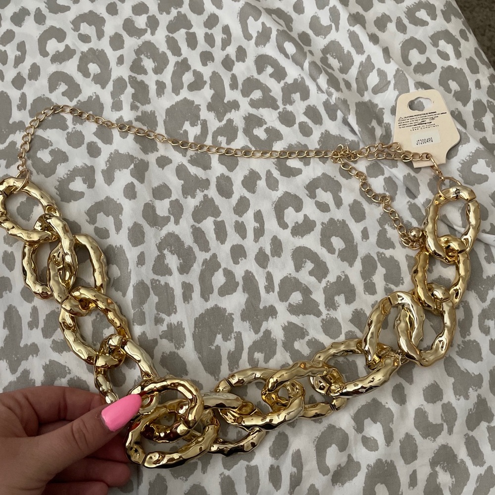 Chunky belt, can be worn around the waist with a romper, dress, long tunic shirt